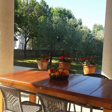 Guesthouse Neven Paklenica สตารีกราด-ปาเคลนีซา ภายนอก รูปภาพ