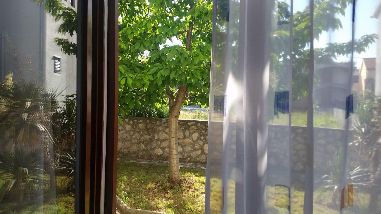 Guesthouse Neven Paklenica สตารีกราด-ปาเคลนีซา ภายนอก รูปภาพ